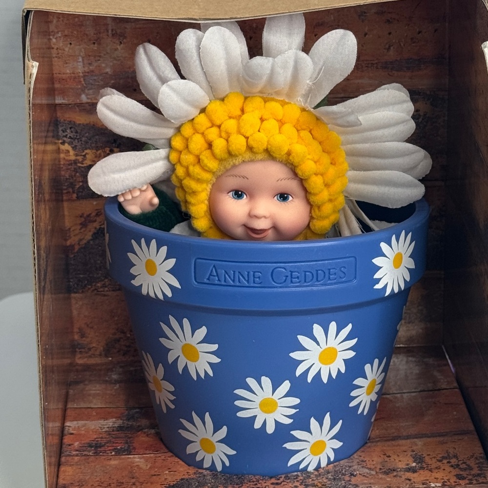 Anne Geddes Down In The Garden “Flower Pot Babies” Baby Daisy NIB